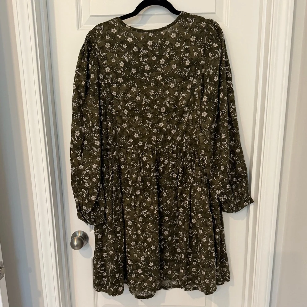 Old Navy Floral Green Dress with Lace Up Detail - Picture 5 of 5